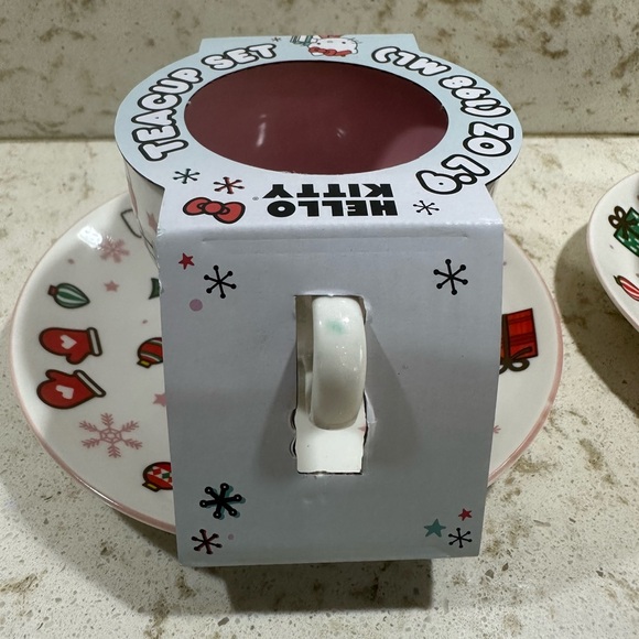 Hello Kitty x Sanrio Christmas 2024 Snowflake Ceramic Teacup & Saucer Set *BNWT* - Picture 4 of 6